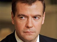 Медведев обещает за каких-то три месяца всех украинцев сделать гражданами России. Разумеется, исключительно добровольно